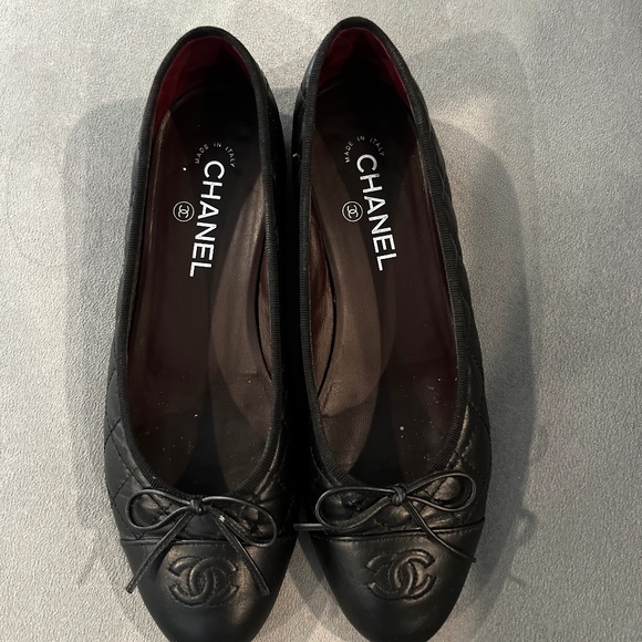 CHANEL Shoes - Chanel Black Leather Ballerina Flat Shoe Size 39/ US 9